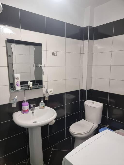 Two Suns Apartament ساراندا المظهر الخارجي الصورة